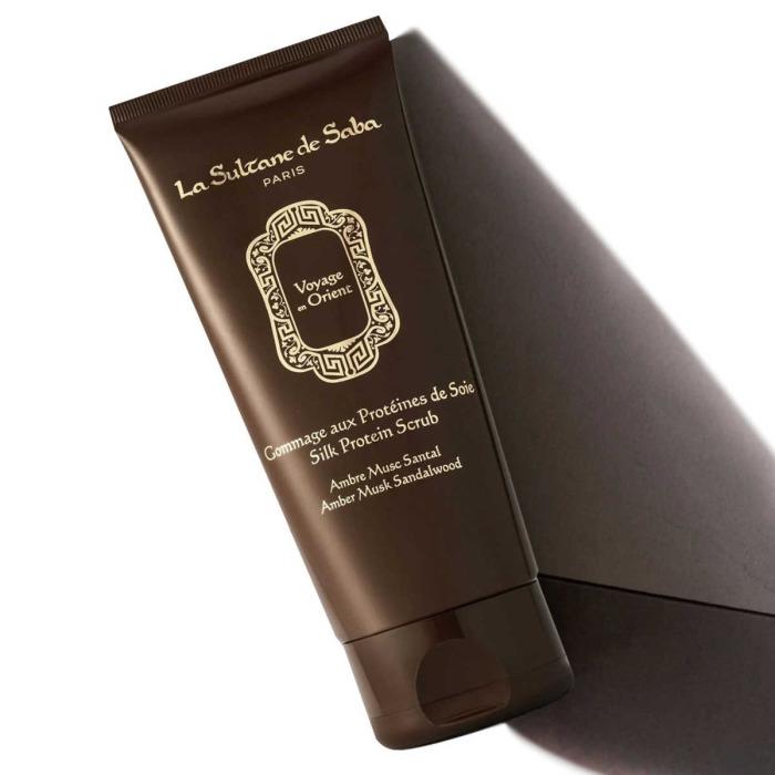 Скраб для тіла шовковий «Амбра, мускус і сандал» La Sultane de Saba Voyage Orient Silk Protein Scrub Amber Musk Sandalwood, 200 мл Скраб для тіла шовковий «Амбра, мускус і сандал» La Sultane de Saba Voyage Orient Silk Protein Scrub Amber Musk Sandalwood, 200 мл